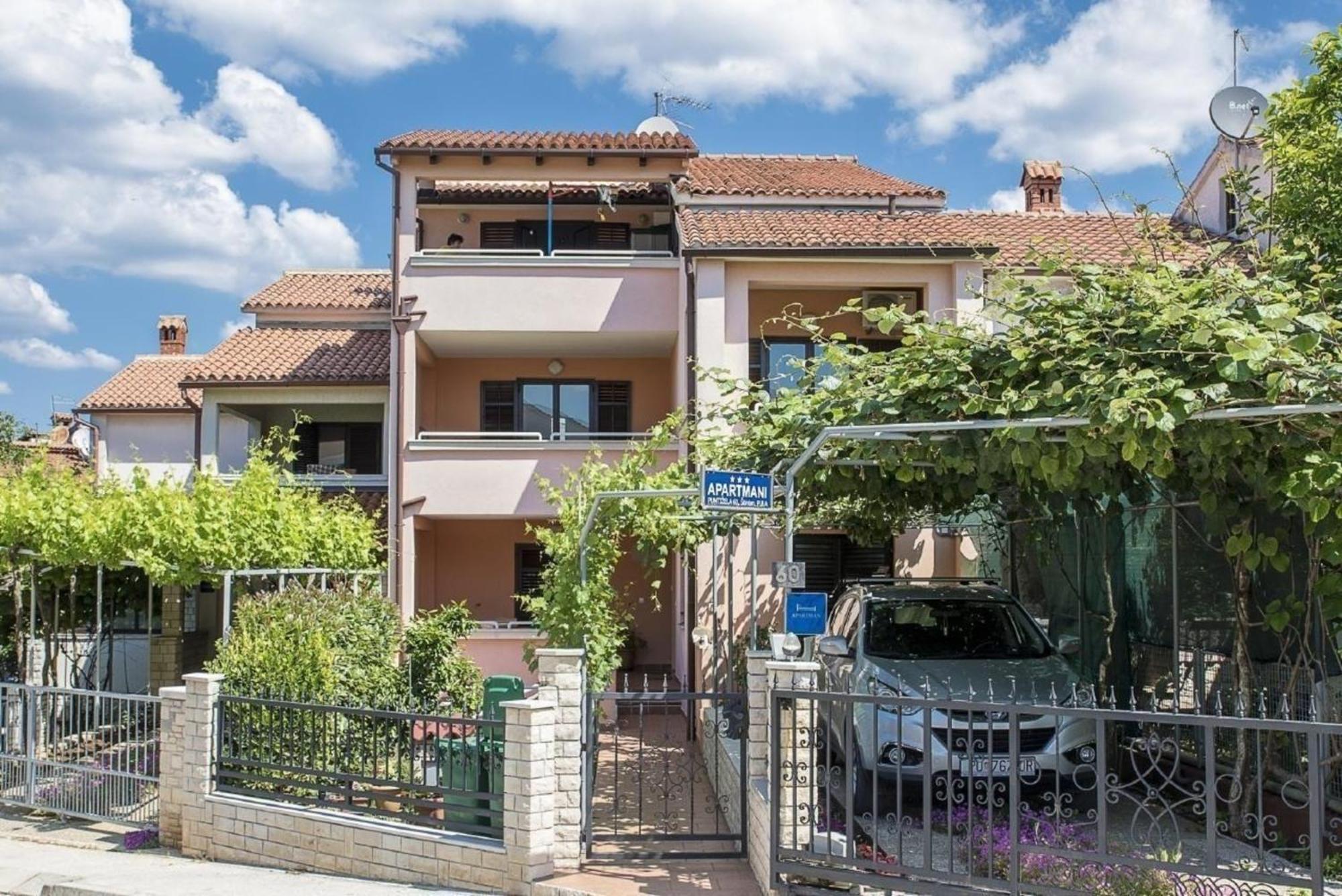 In Mit Eigenem Balkon